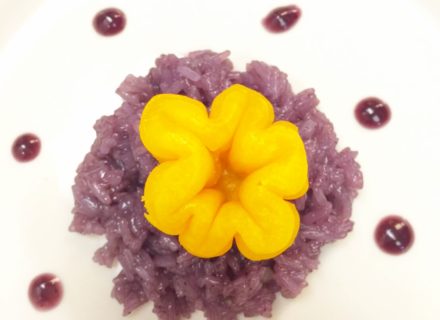 Thang-yip with blueberry infused sticky rice dessert 